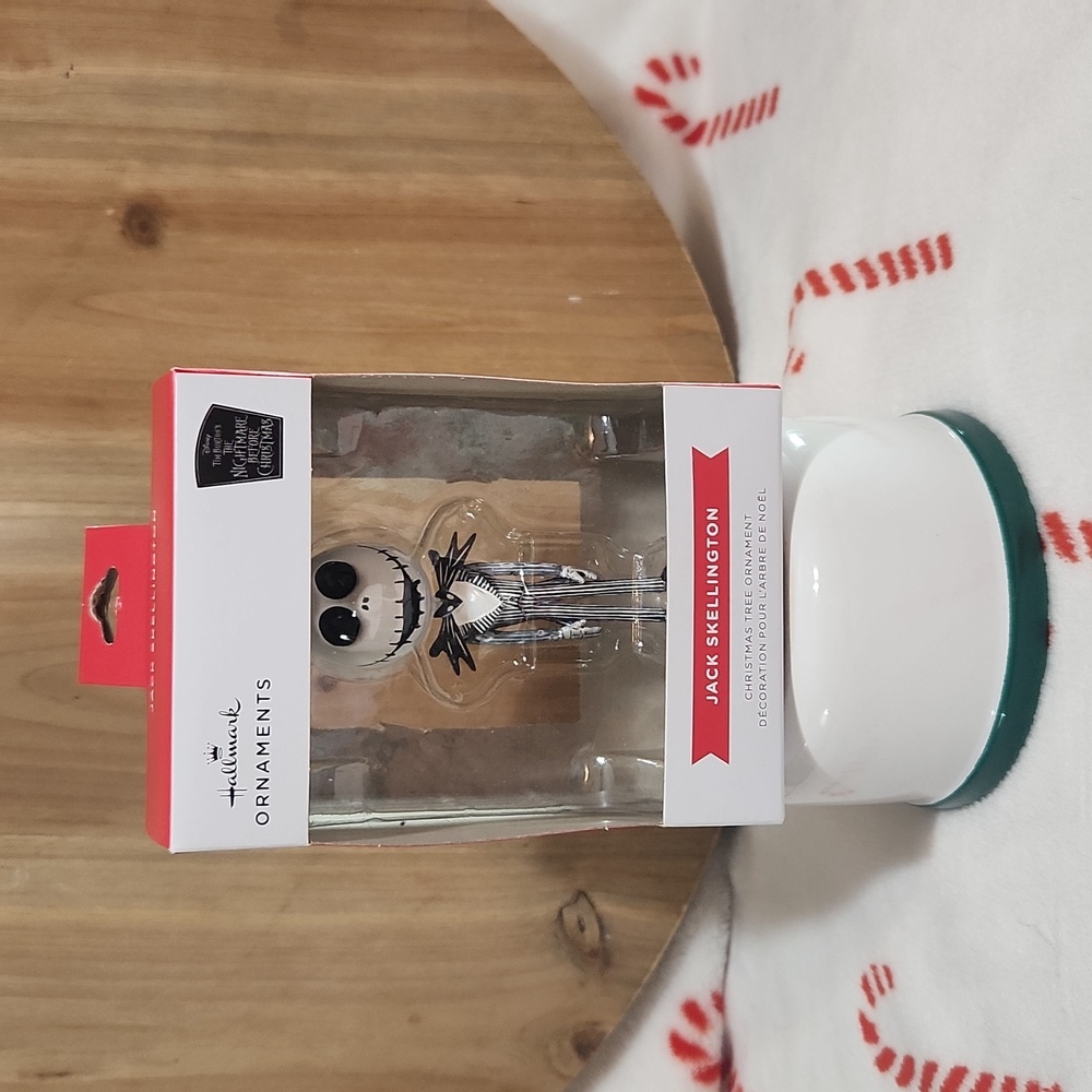 HALLMARK ORNAMENT JACK SKELLINGTON